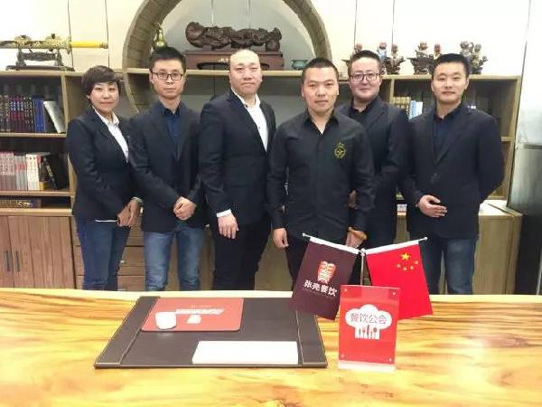 32歲坐擁3200家店，張亮用加盟打造麻辣燙帝國