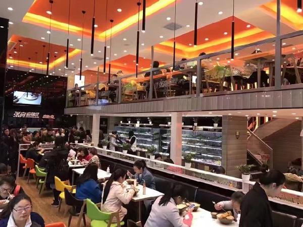 32歲坐擁3200家店，張亮用加盟打造麻辣燙帝國